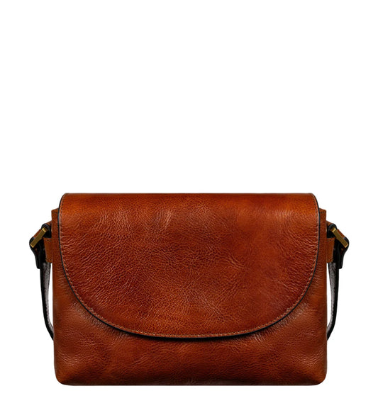 Umhängetasche|Crossover 24 x 17cm in Cognac aus Leder mit Überschlag - leder-accessoires.com