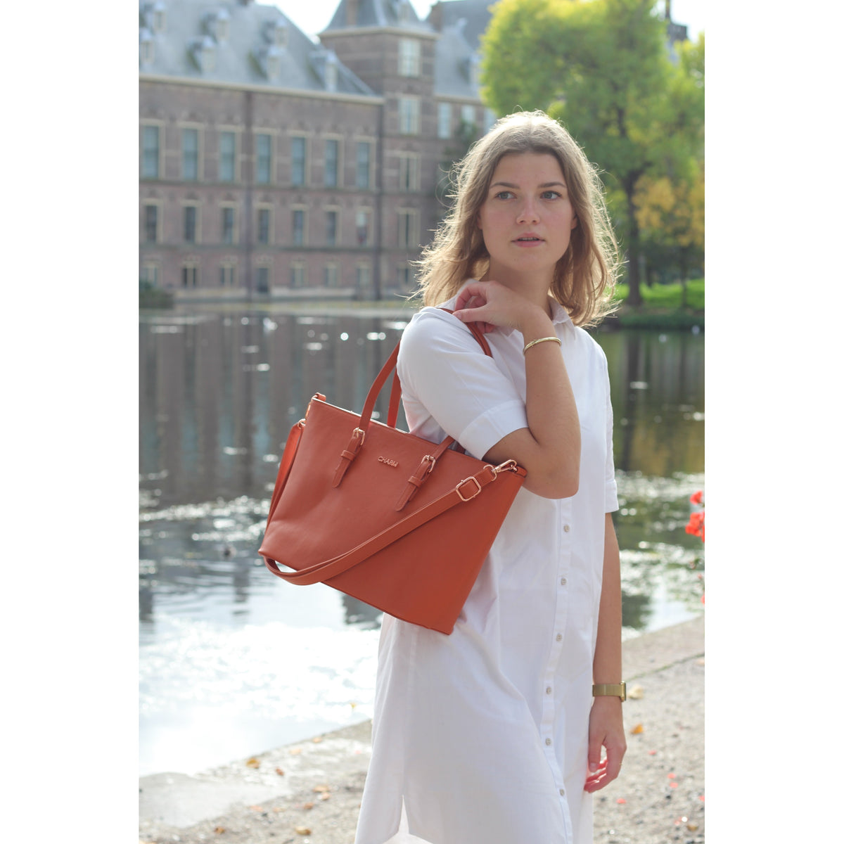 Shopper 41x27cm in Schwarz mit Reißverschluss - leder-accessoires.com