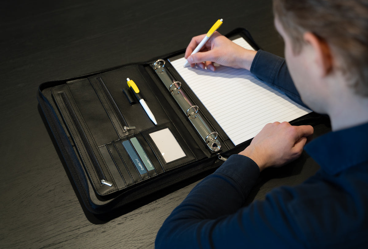 Dokumentenmappe|Organizer 27 x 35cm in Schwarz mit Metallklammer - leder-accessoires.com