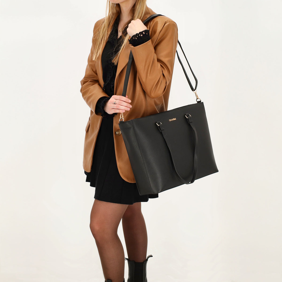XXL Shopper 45x31cm in Schwarz mit Reißverschluss und Laptopfach - leder-accessoires.com