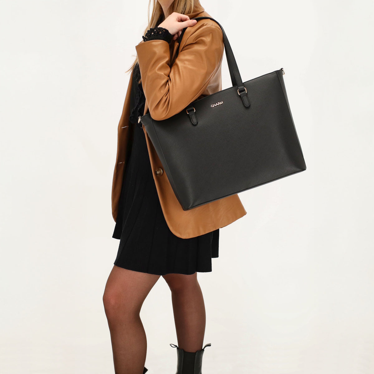 XXL Shopper 45x31cm in Schwarz mit Reißverschluss und Laptopfach - leder-accessoires.com