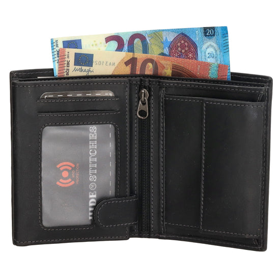 Geldbörse Hochformat 9x12cm in Schwarz mit Riegel innen aus Leder - leder-accessoires.com