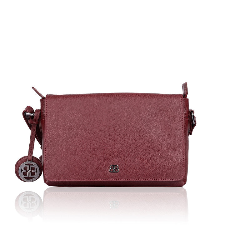 Umhängetasche Querformat aus Leder in Rot mit Überschlag - leder-accessoires.com