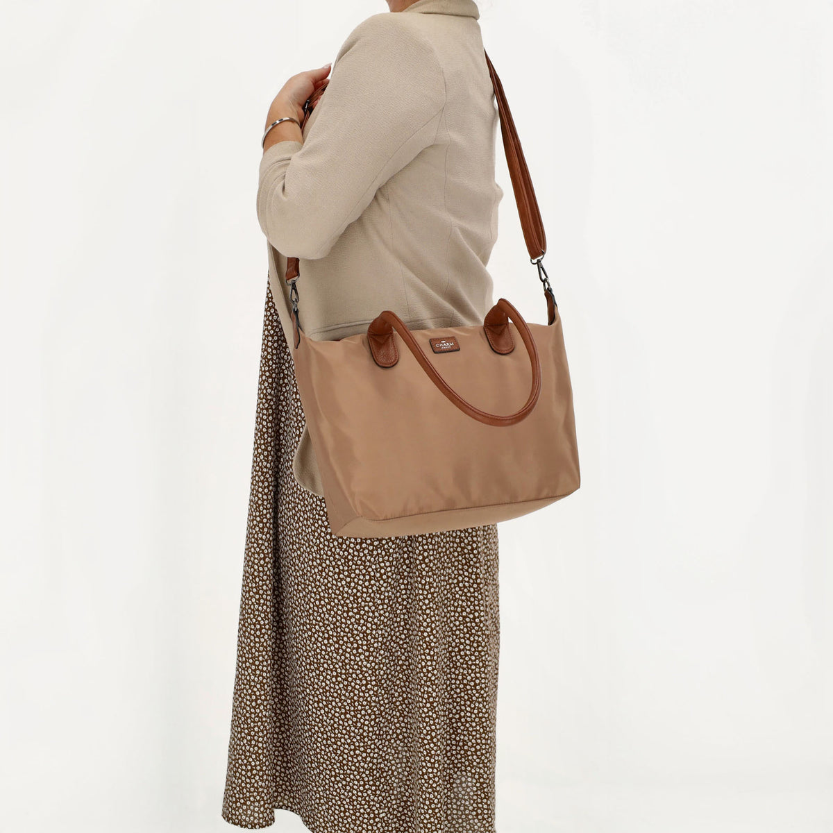 Schultertasche 42x25cm in Taupe aus Nylon - leder-accessoires.com
