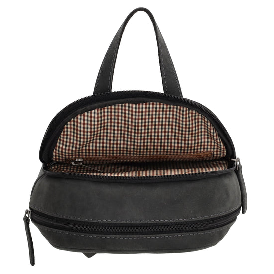 Lederrucksack 20,5 x 28,5cm in Schwarz mit Reißverschluss und Vortasche - leder-accessoires.com