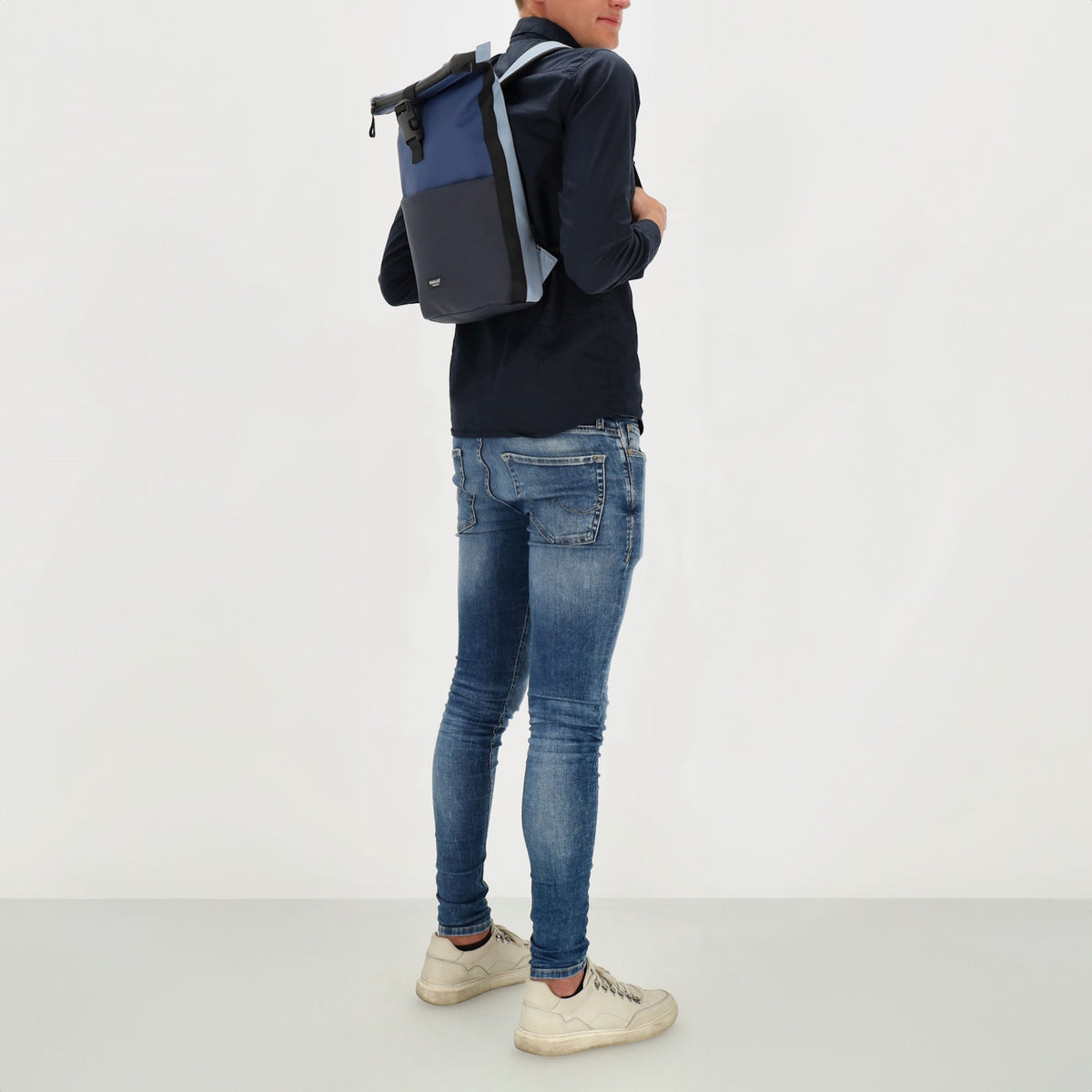 Rolltop-Rucksack 28x42cm in Blau mit Reißverschluss und Steckfach - leder-accessoires.com
