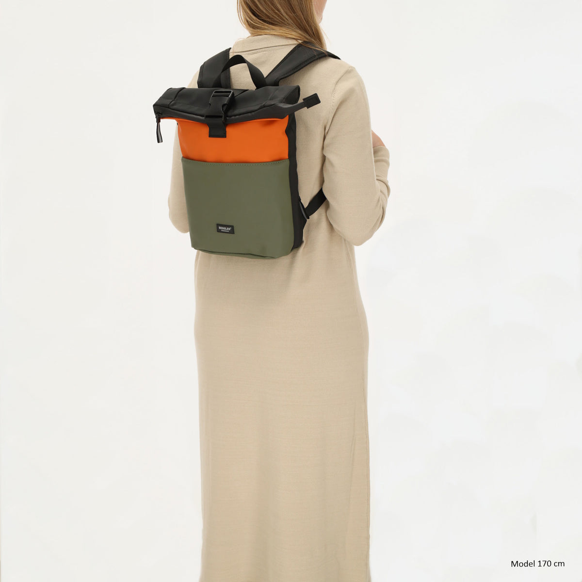 Rolltop-Rucksack 28x42cm in Orange mit Reißverschluss und Steckfach - leder-accessoires.com