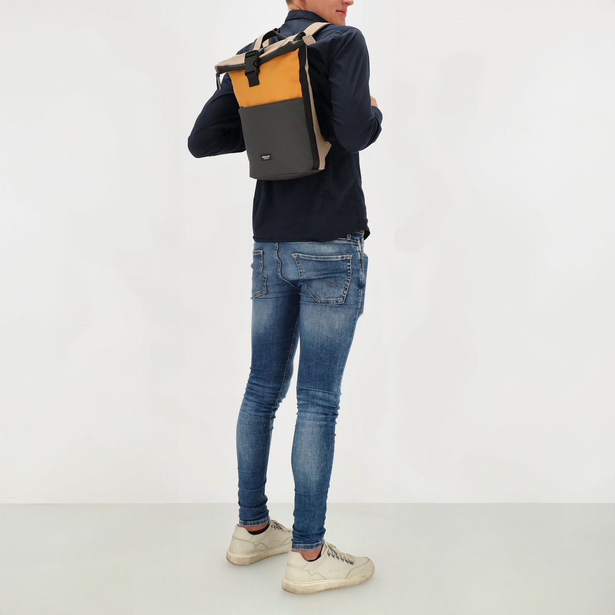 Rolltop-Rucksack 28x42cm in Ockergelb mit Reißverschluss und Steckfach - leder-accessoires.com