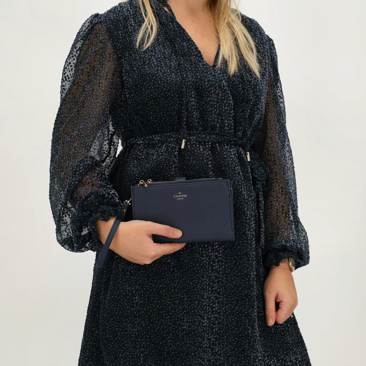 Börse|Handytasche 12x18,5cm in Blau mit Umhängeriemen - leder-accessoires.com