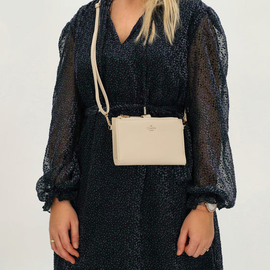 Börse|Handytasche 12x18,5cm in Creme mit Umhängeriemen - leder-accessoires.com