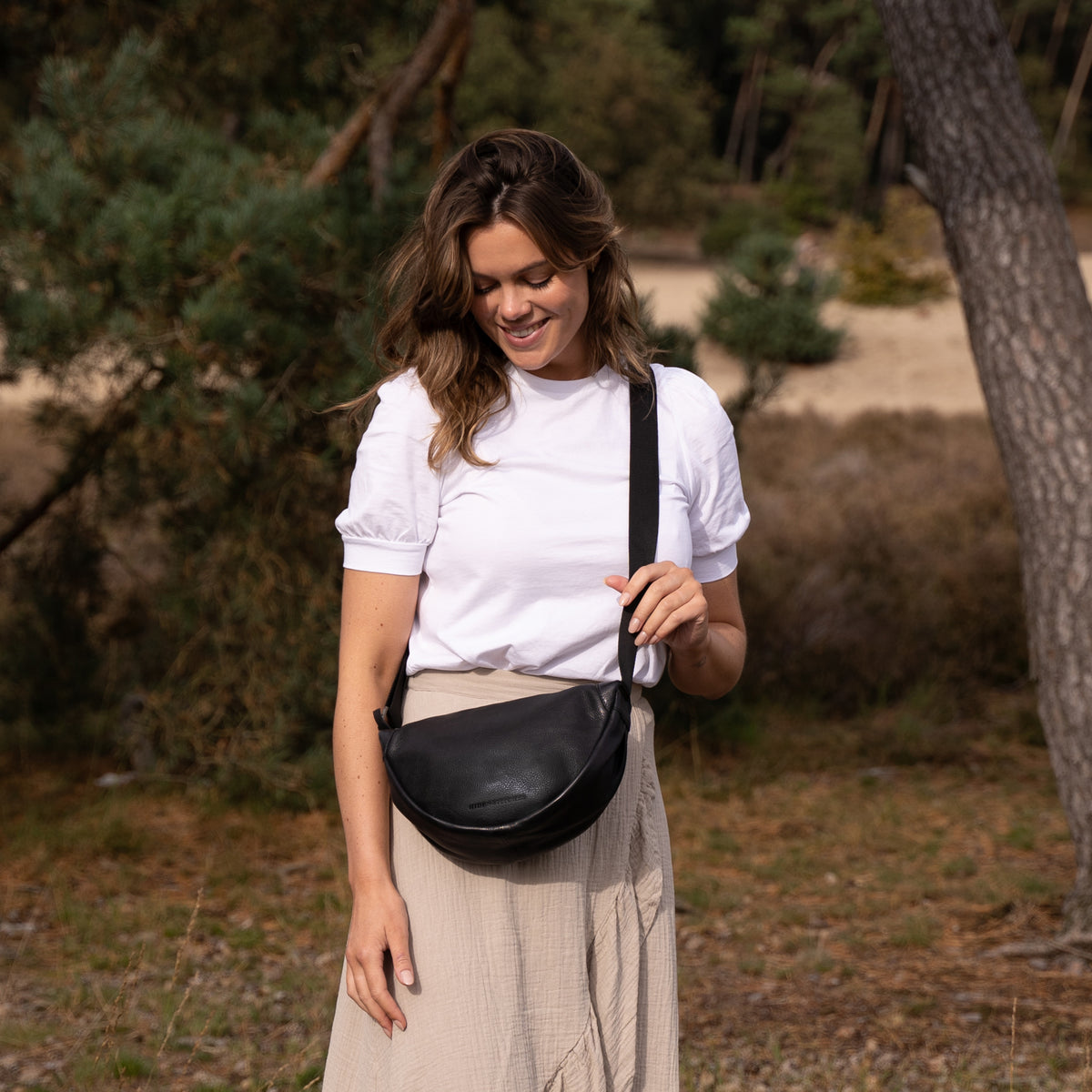 Schwarze Leder Bodybag 29x18 cm – Elegante Gürteltasche - leder-accessoires.com