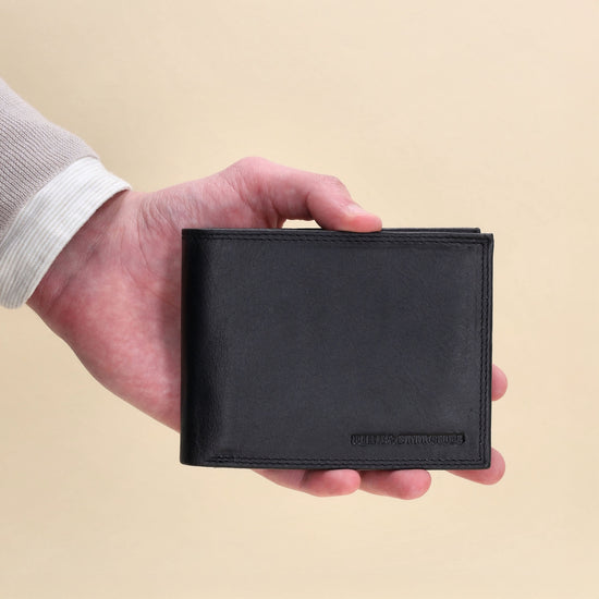 Geldbörse Querformat 12,5 x 10cm in Schwarz mit Riegel - leder-accessoires.com