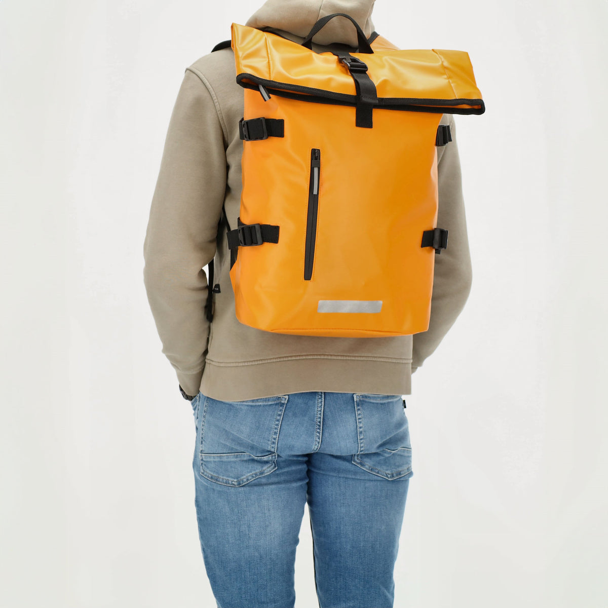 Rolltoprucksack 38x58cm in Gelb mit Klickverschluss - leder-accessoires.com