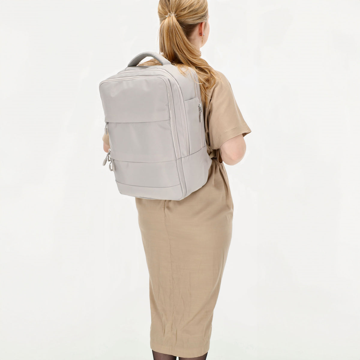 Businessrucksack 42 x 30cm in Hellgrau mit Reißverschluss und Aufsteckfunktion Trolley - leder-accessoires.com