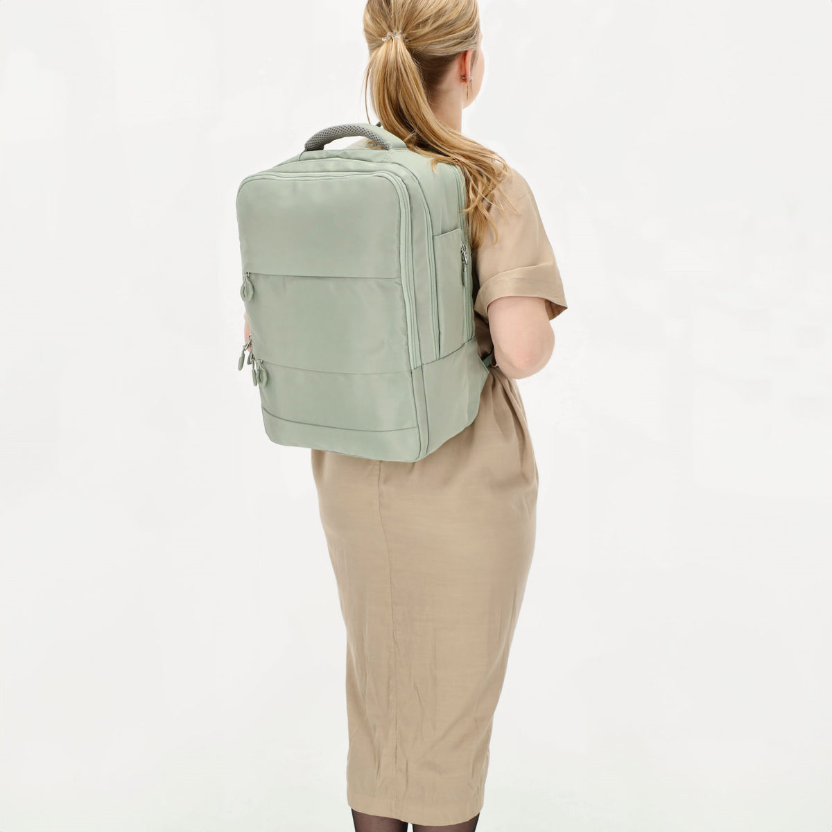 Businessrucksack 42 x 30cm in Hellgrün mit Reißverschluss und Aufsteckfunktion Trolley - leder-accessoires.com