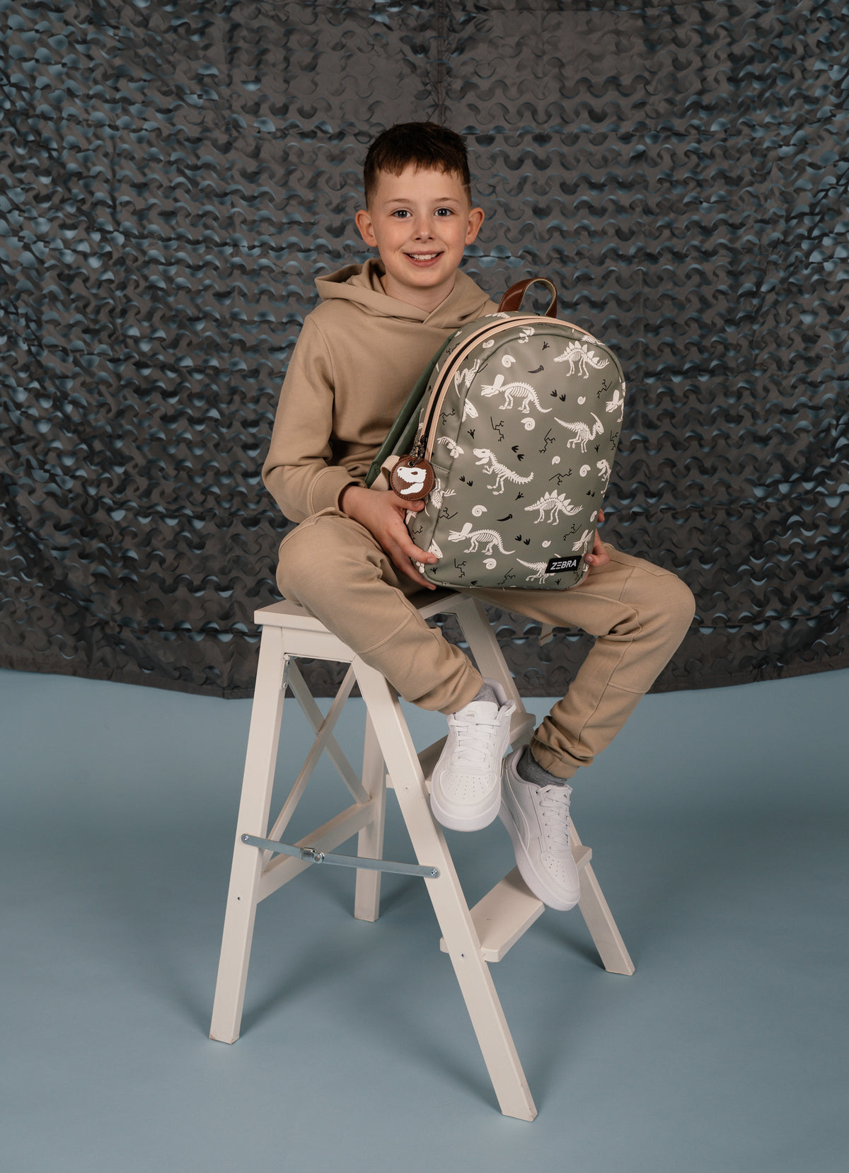 Kinderrucksack 25x35cm mit Dino-Muster in Grün - leder-accessoires.com
