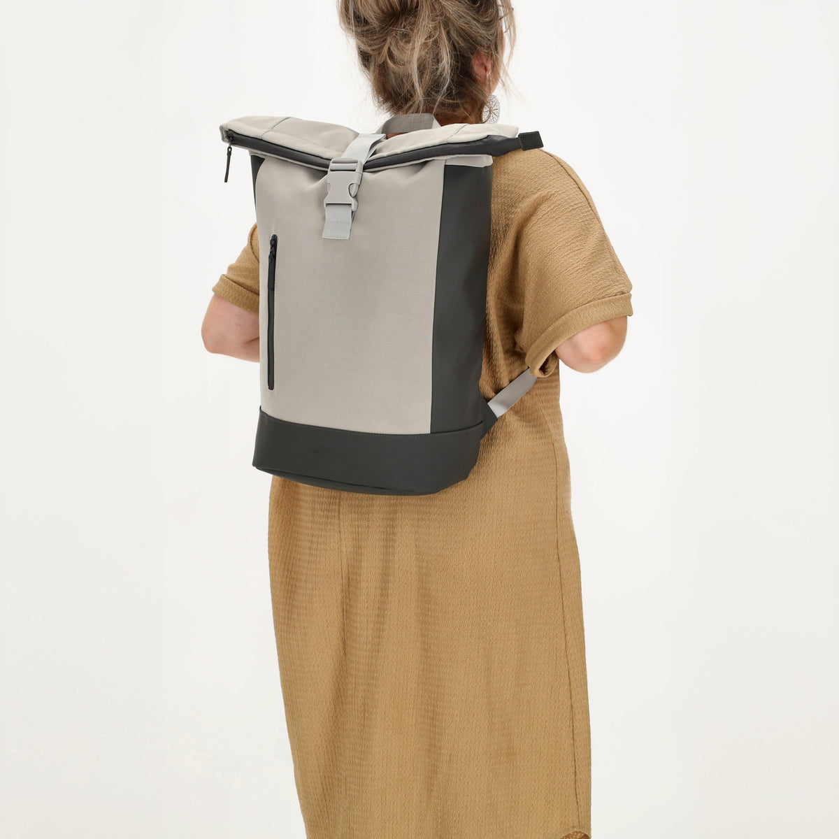 Rolltop-Rucksack 46x38cm in Grau mit Reißverschluss und Reißverschlussfach - leder-accessoires.com