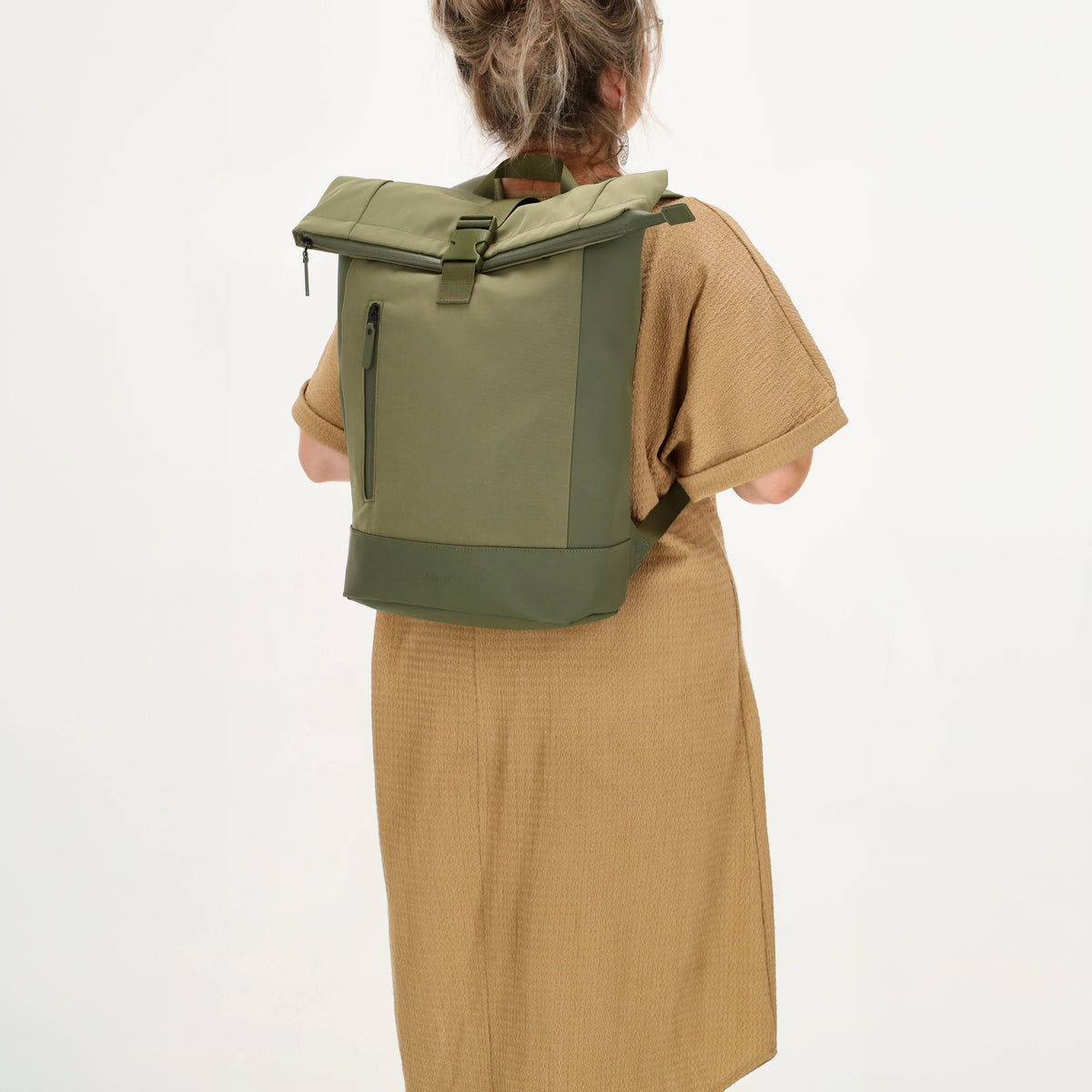 Rolltop-Rucksack 46x38cm in Olivgrün mit Reißverschluss und Reißverschlussfach - leder-accessoires.com
