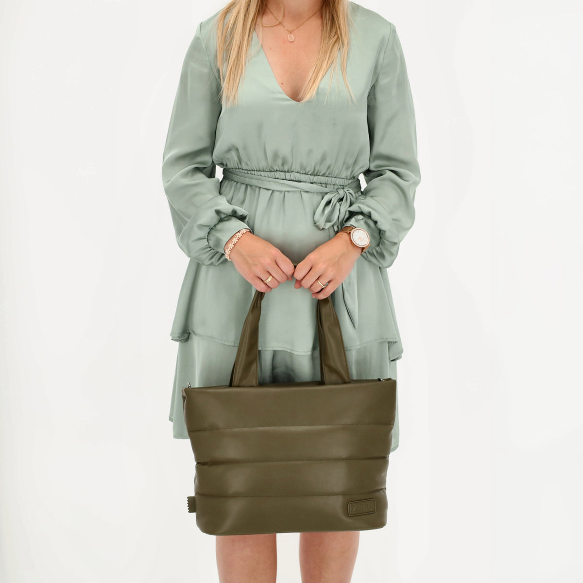 Shopper gesteppt 34x28cm in Olivgrün aus Kunstleder - leder-accessoires.com