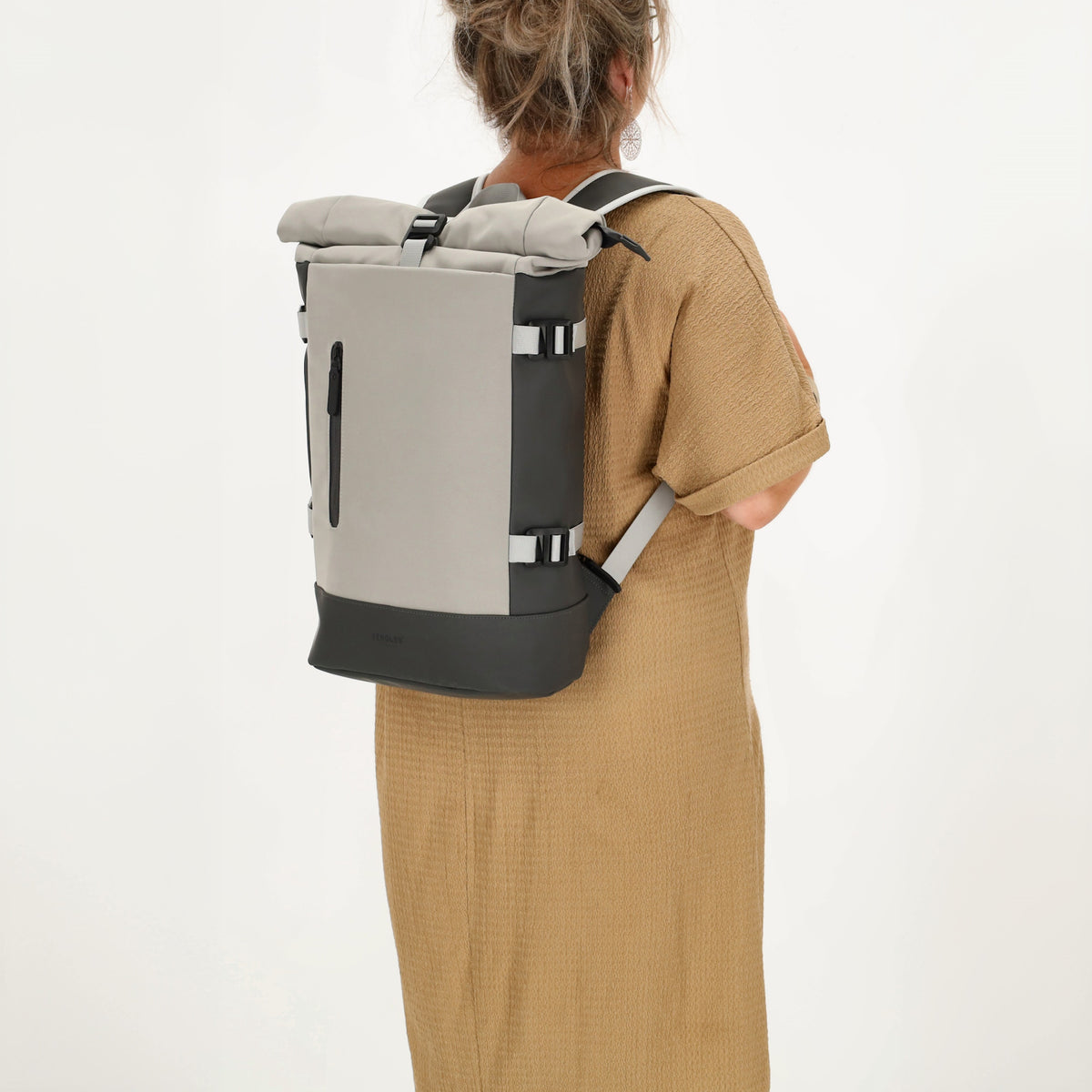 Rolltop-Rucksack 24x59cm in Grau mit Reißverschluss und Reißverschlussfach - leder-accessoires.com