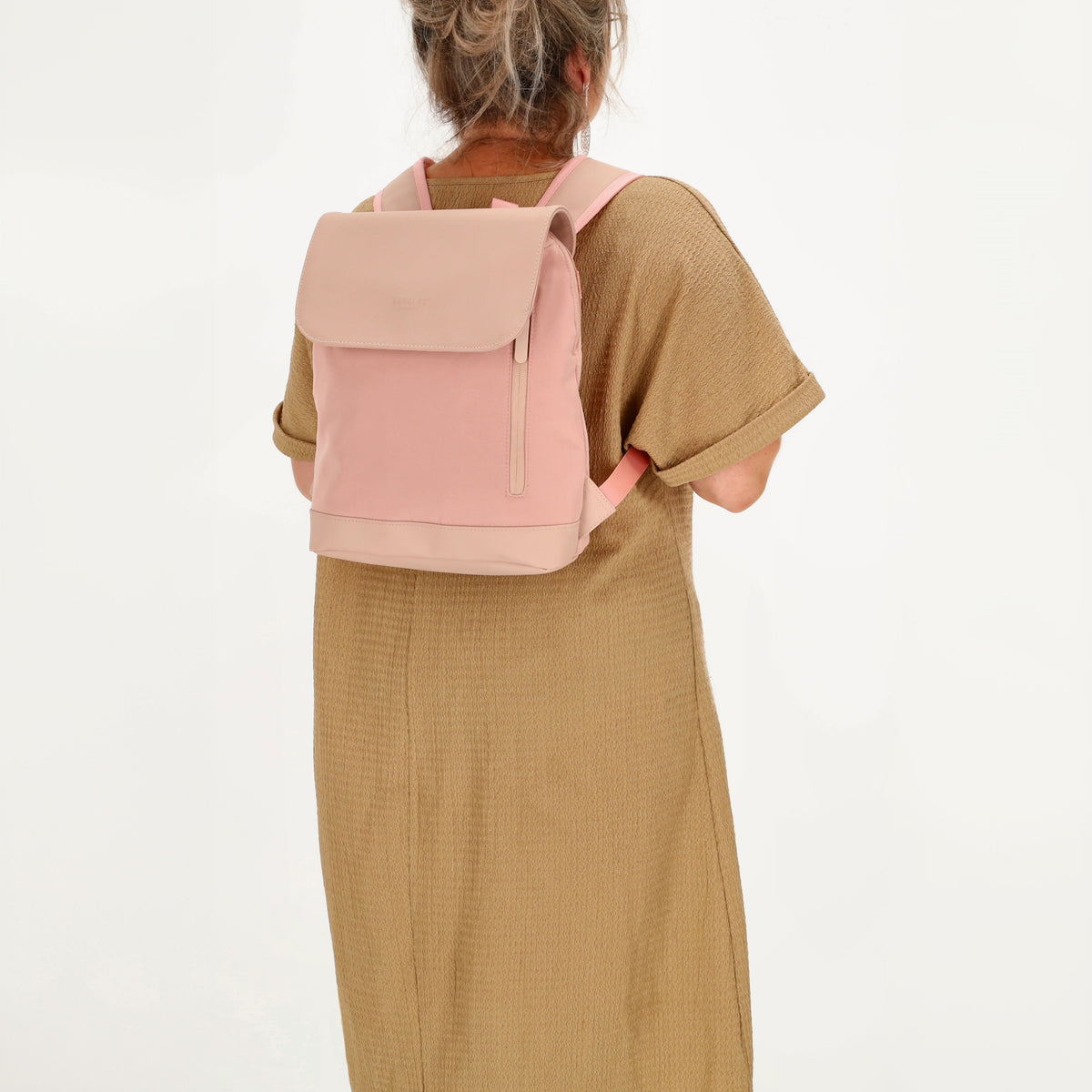 Rucksack 46x26,5x11,5cm in Rosa mit Überschlag - leder-accessoires.com