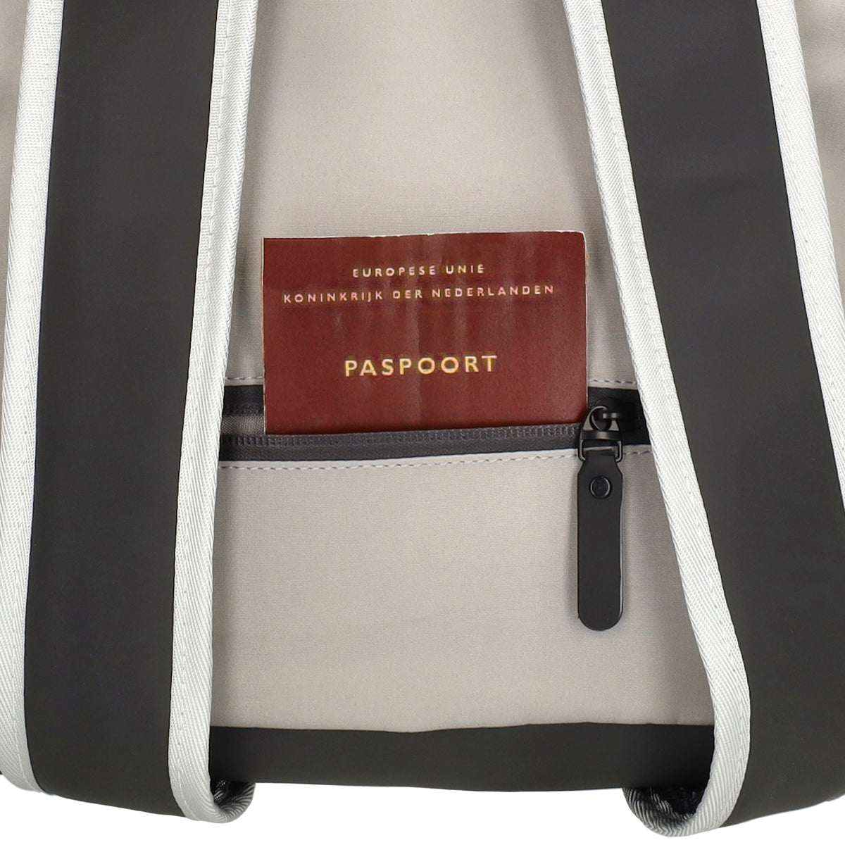 Rucksack 46x26,5x11,5cm in Hellgrau mit Überschlag - leder-accessoires.com