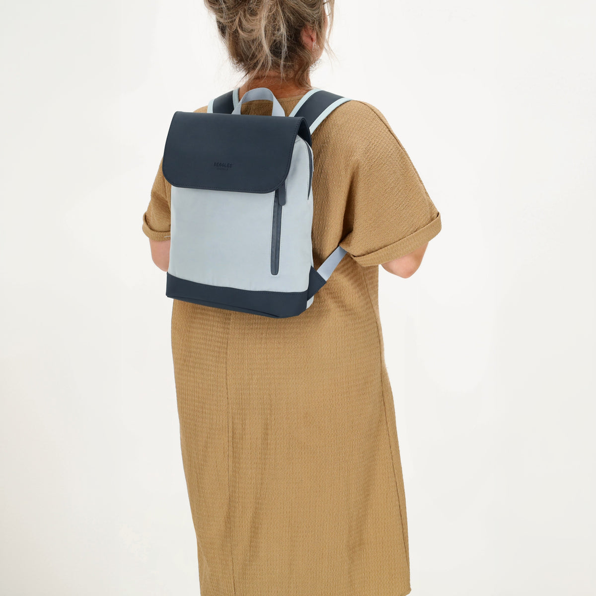 Rucksack 46x26,5x11,5cm in Hellblau mit Überschlag - leder-accessoires.com