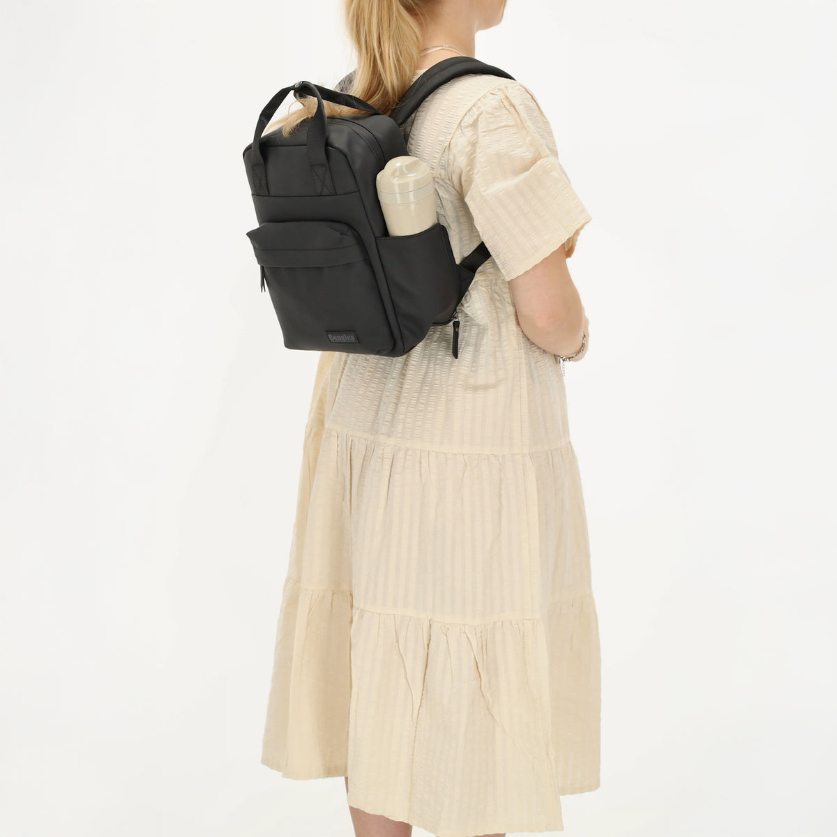 Wasserdichter City-Rucksack 22,5x30cm Schwarz mit Tabletfach & Flaschenhaltern - leder-accessoires.com