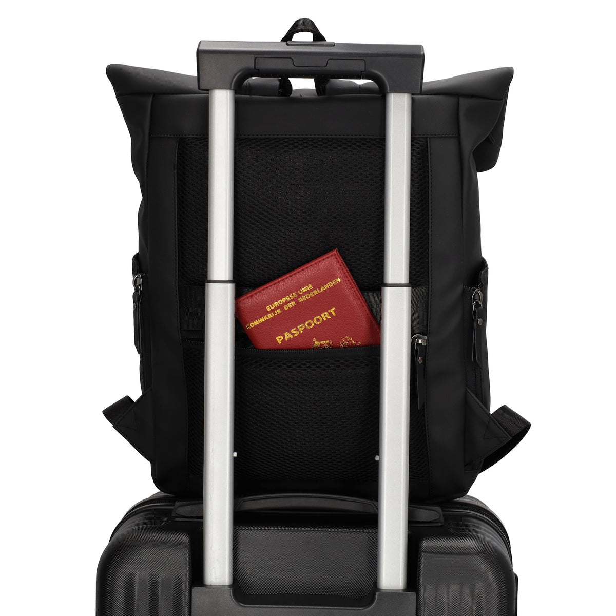 Cityrucksack 36x28cm in Schwarz mit Umschlag und Reißverschluss - leder-accessoires.com