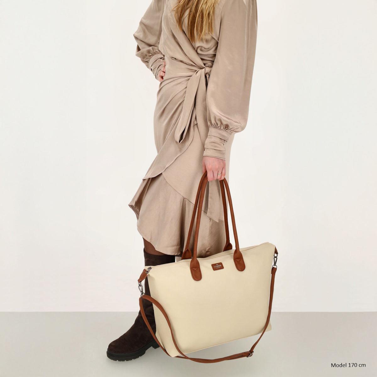 Beiger Shopper 51x33cm mit Laptopfach 15,6 Zoll - leder-accessoires.com