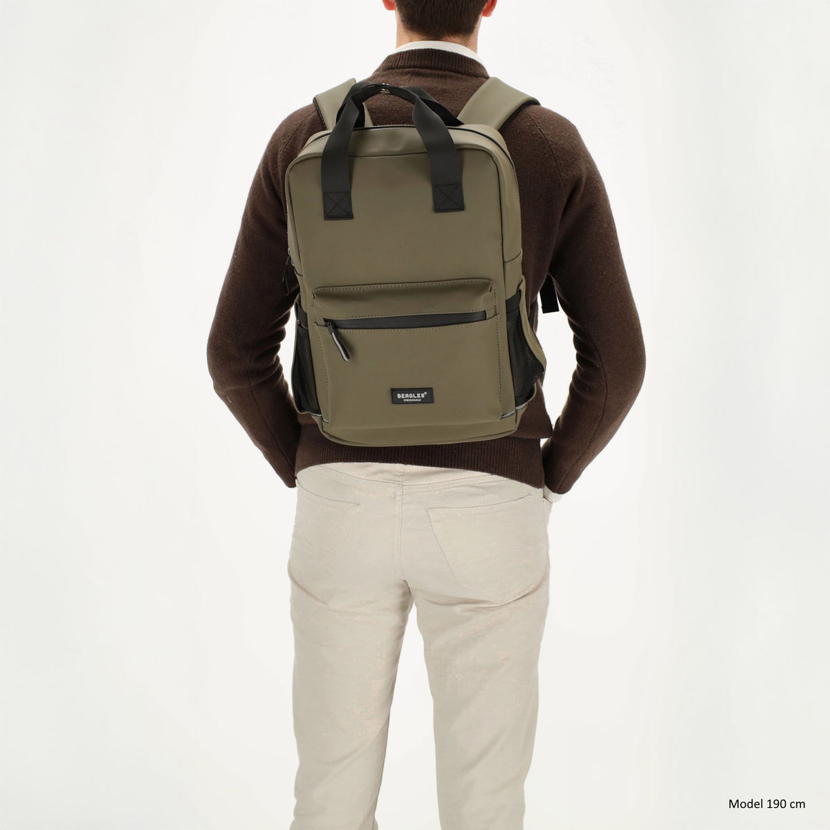 Schul-| Businessrucksack 40 x 37cm wasserabweisend in Olivgrün mit Reißverschluss - leder-accessoires.com