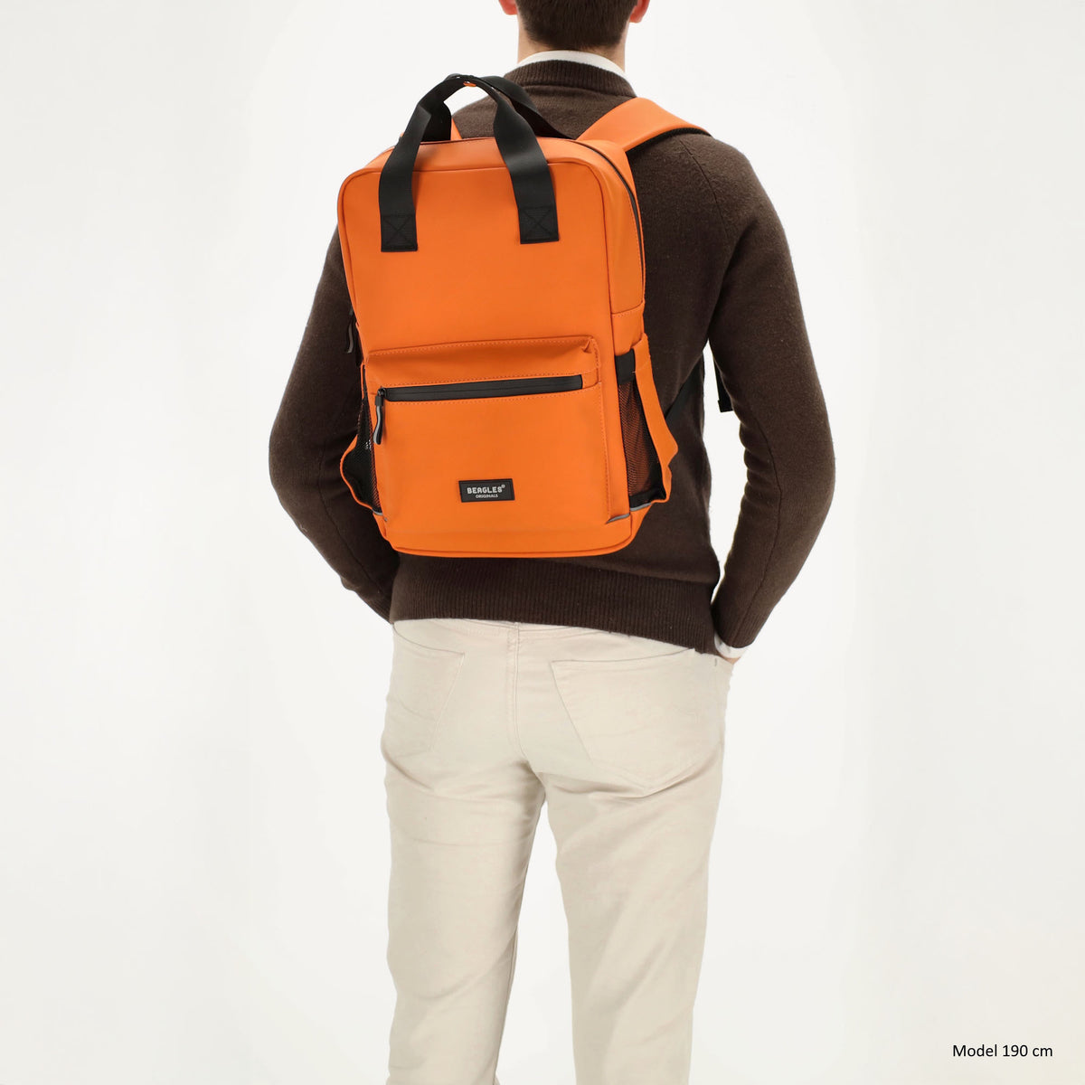 Schul-| Businessrucksack 40 x 37cm wasserabweisend in Orange mit Reißverschluss - leder-accessoires.com