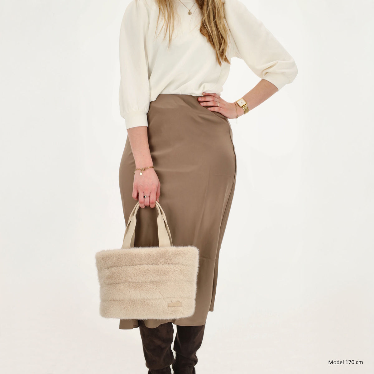 Shopper 30x21cm Beige aus Kunstfell mit Reißveschluss - leder-accessoires.com
