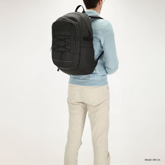 Laptoprucksack 46x34cm in Schwarz mit Kordelzug vorne - leder-accessoires.com