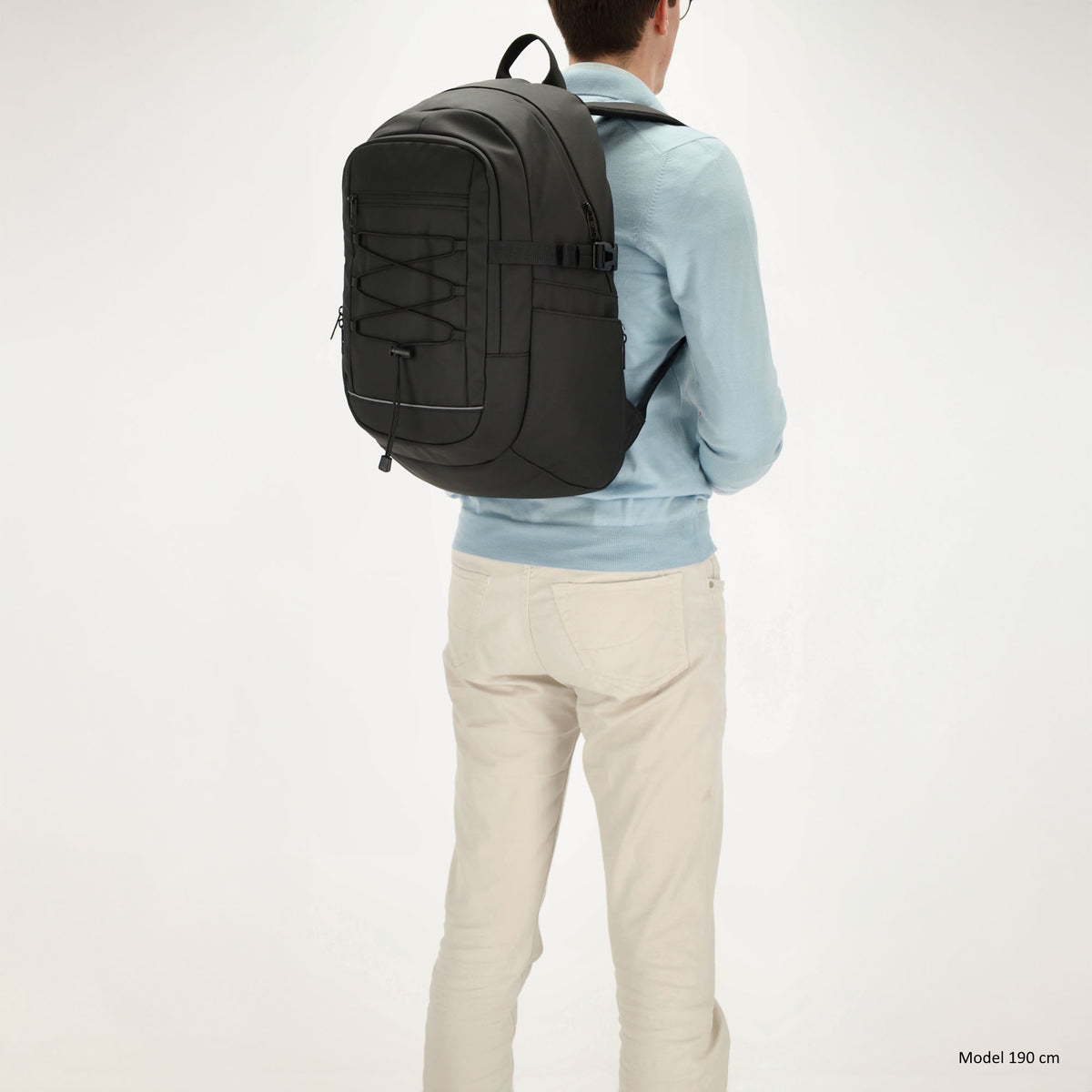 Laptoprucksack 46x34cm in Schwarz mit Kordelzug vorne - leder-accessoires.com