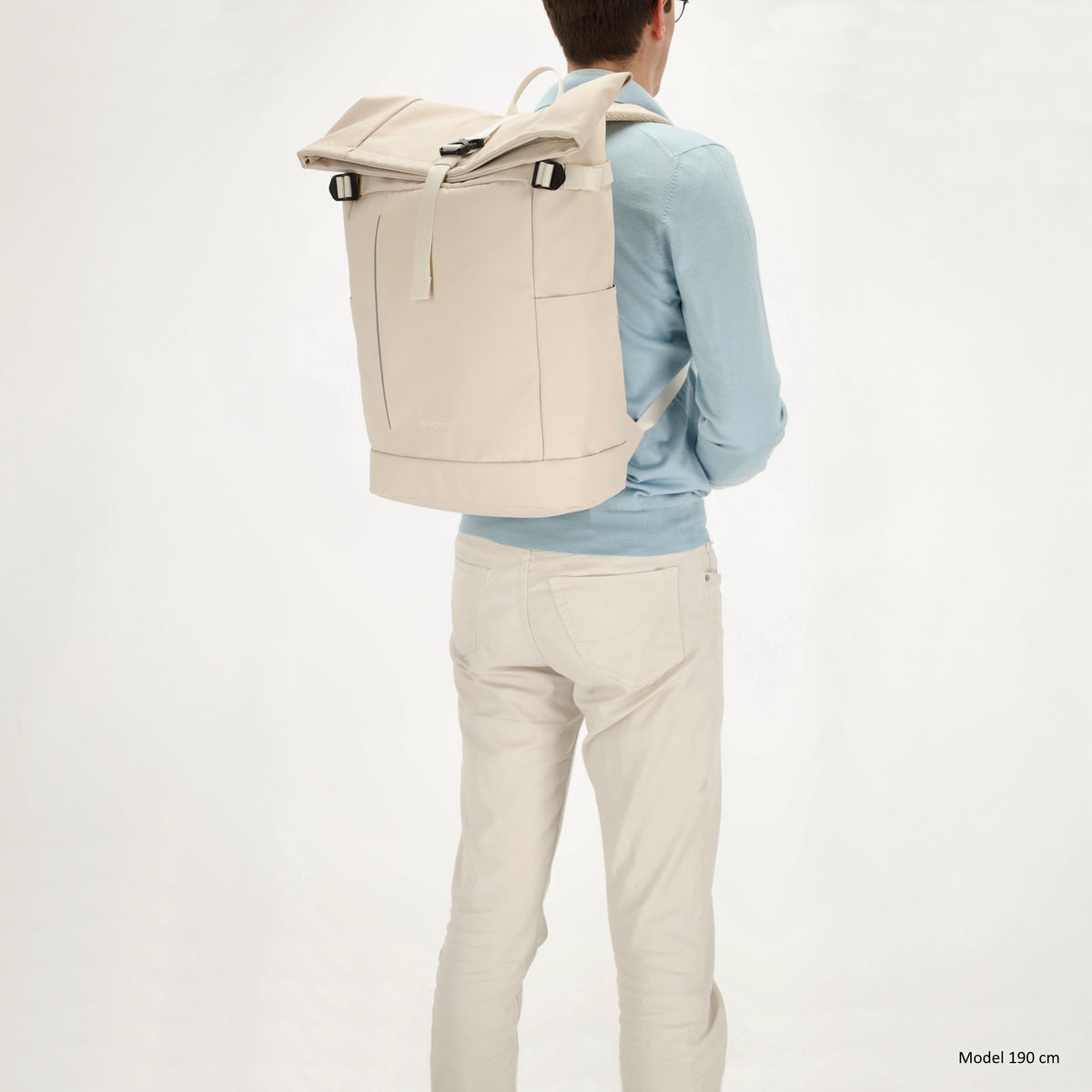 Rolltop-Rucksack 48x28cm in Creme mit Umschlag und Reißverschluss - leder-accessoires.com