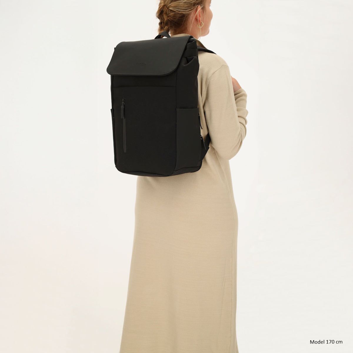 Schwarzer Laptoprucksack 26x41,5cm in 17,3 Zoll – ideal für Arbeit & Reisen - leder-accessoires.com