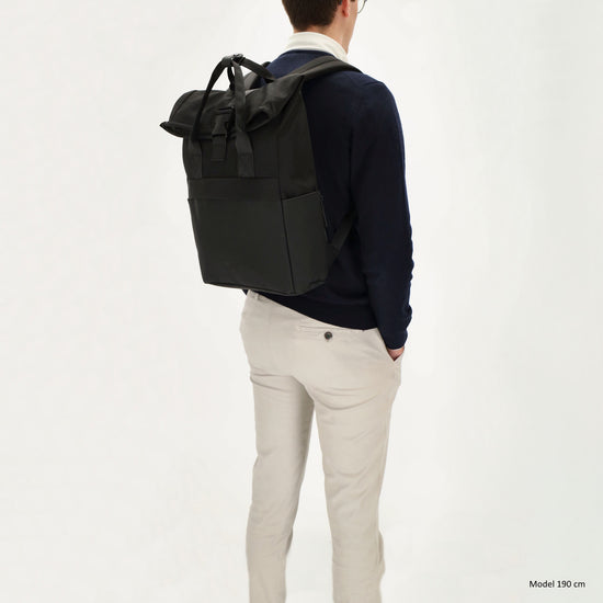 Laptoprucksack 53x28cm in Schwarz mit zusätzlichen Griffen - leder-accessoires.com