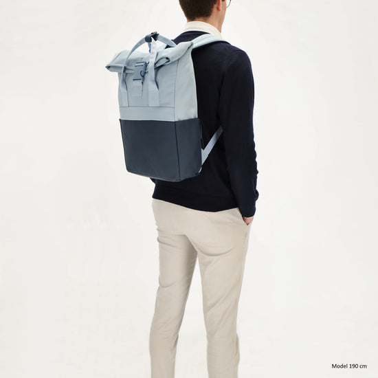 Laptoprucksack 53x28cm in Hellblau|Marine mit zusätzlichen Griffen - leder-accessoires.com