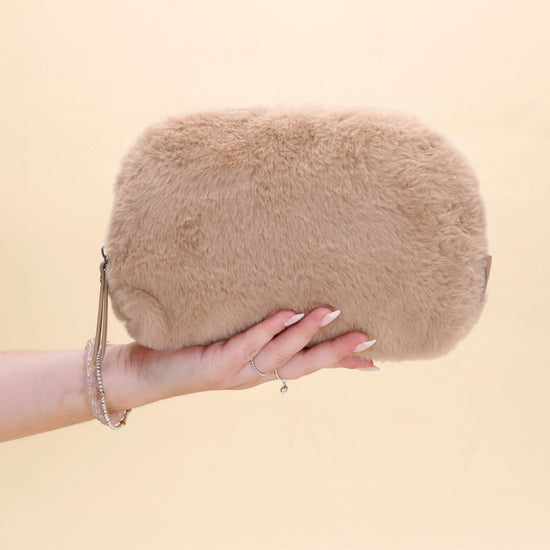 Kosmetikbeutel 23x16,5cm Sand – weiches Kunstfell & Reißverschluss - leder-accessoires.com