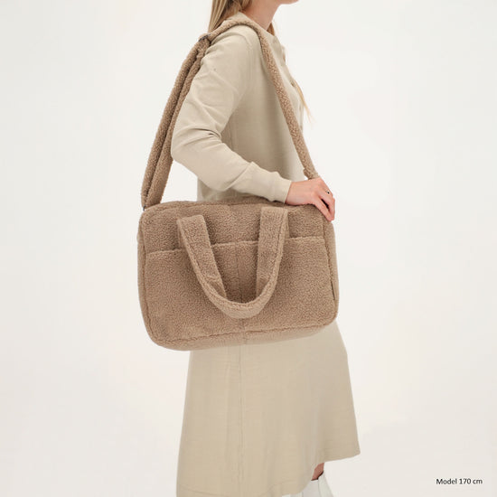 Teddy-Wickeltasche 40x28cm in Taupe – Eleganter Alltagshelfer - leder-accessoires.com