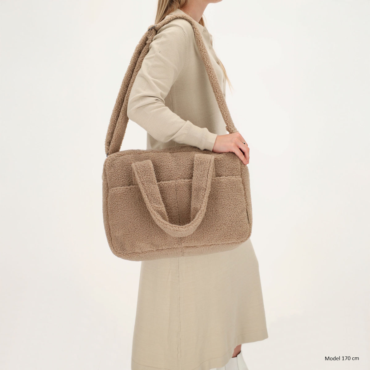 Teddy-Wickeltasche 40x28cm in Taupe – Eleganter Alltagshelfer - leder-accessoires.com