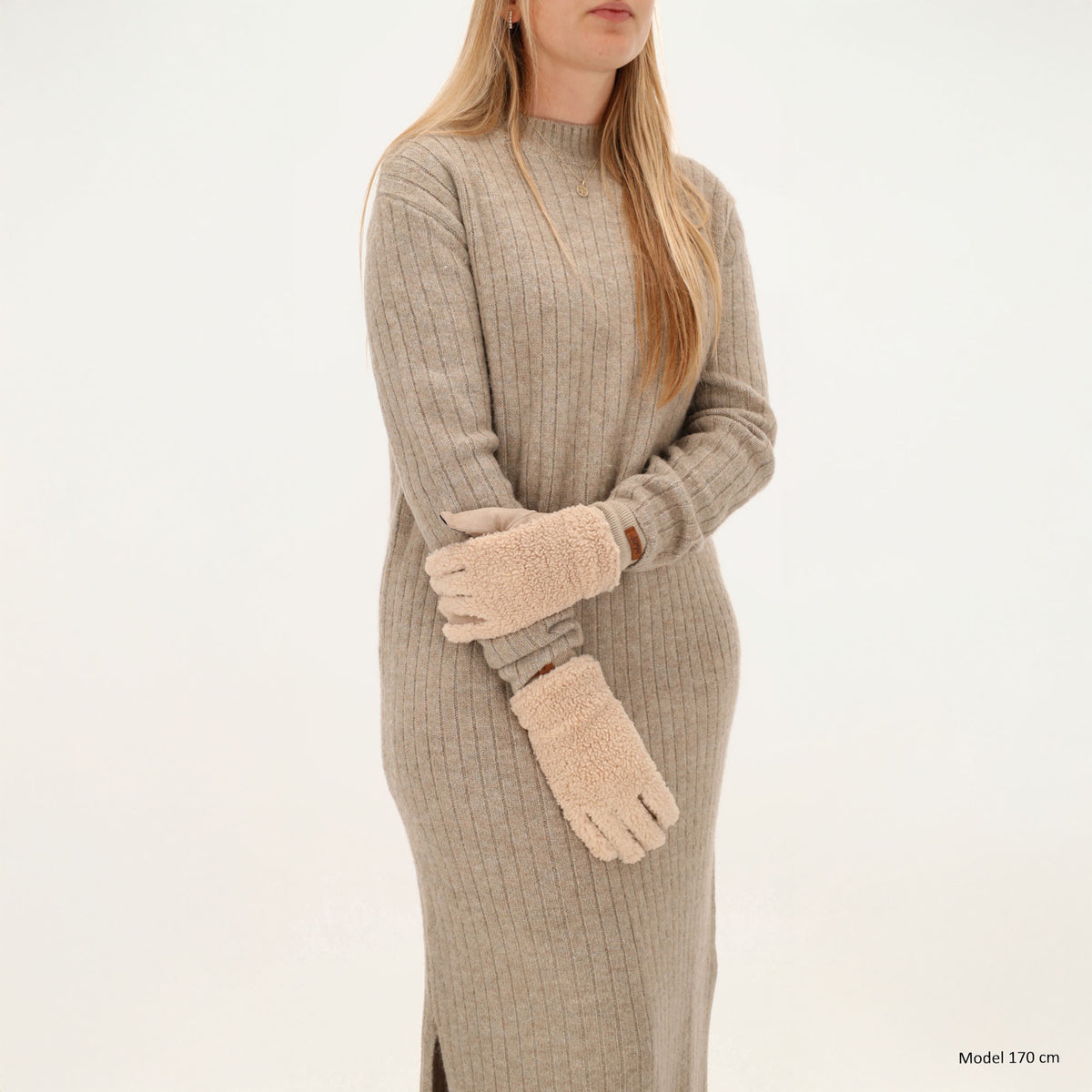 Teddyfellhandschuh in Beige mit Touchscreen-Funktion - leder-accessoires.com