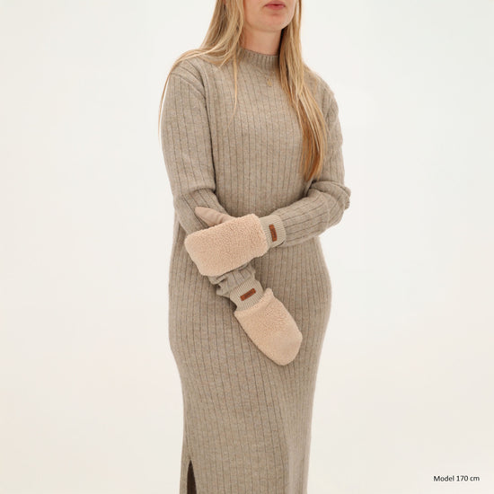 Fäustlinge Beige in Wildlederimitat und flauschigem Innenfutter - leder-accessoires.com