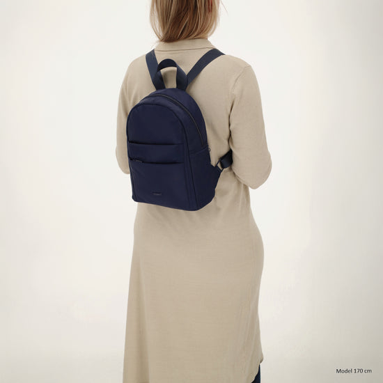Cityrucksack 29x23cm in Blau|Marine mit Reißverschluss - leder-accessoires.com