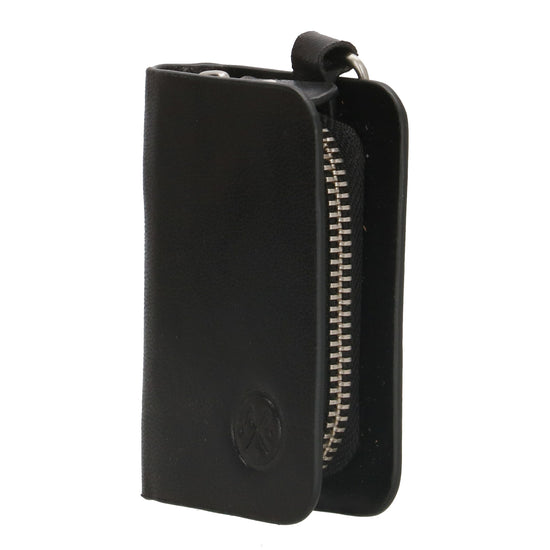 Schlüsseletui 7,5x9cm in Schwarz aus Leder mit Karabiner - leder-accessoires.com