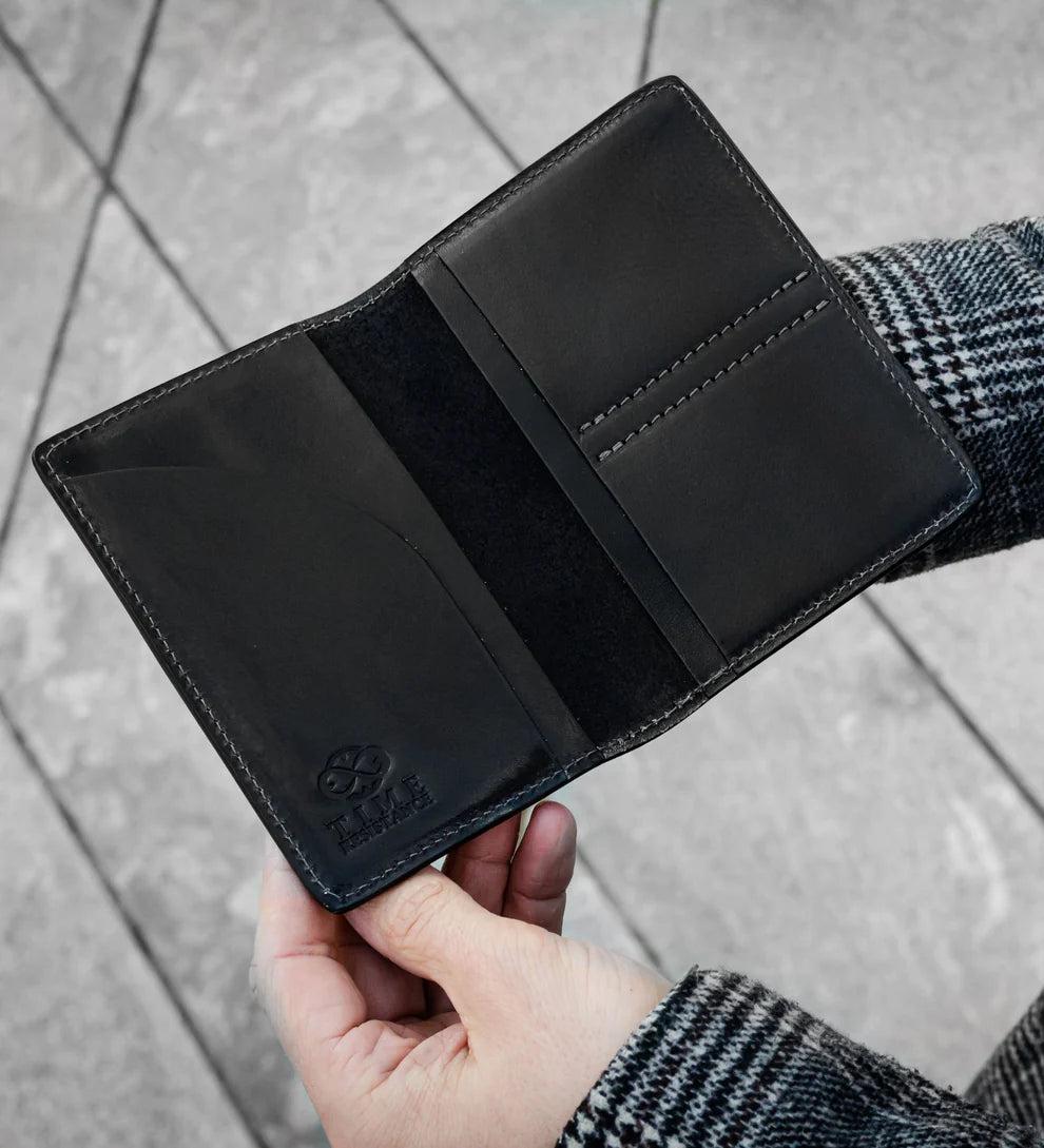 Briefmappe| Passhülle 10 x 14,5cm in Schwarz Steckfächern - leder-accessoires.com