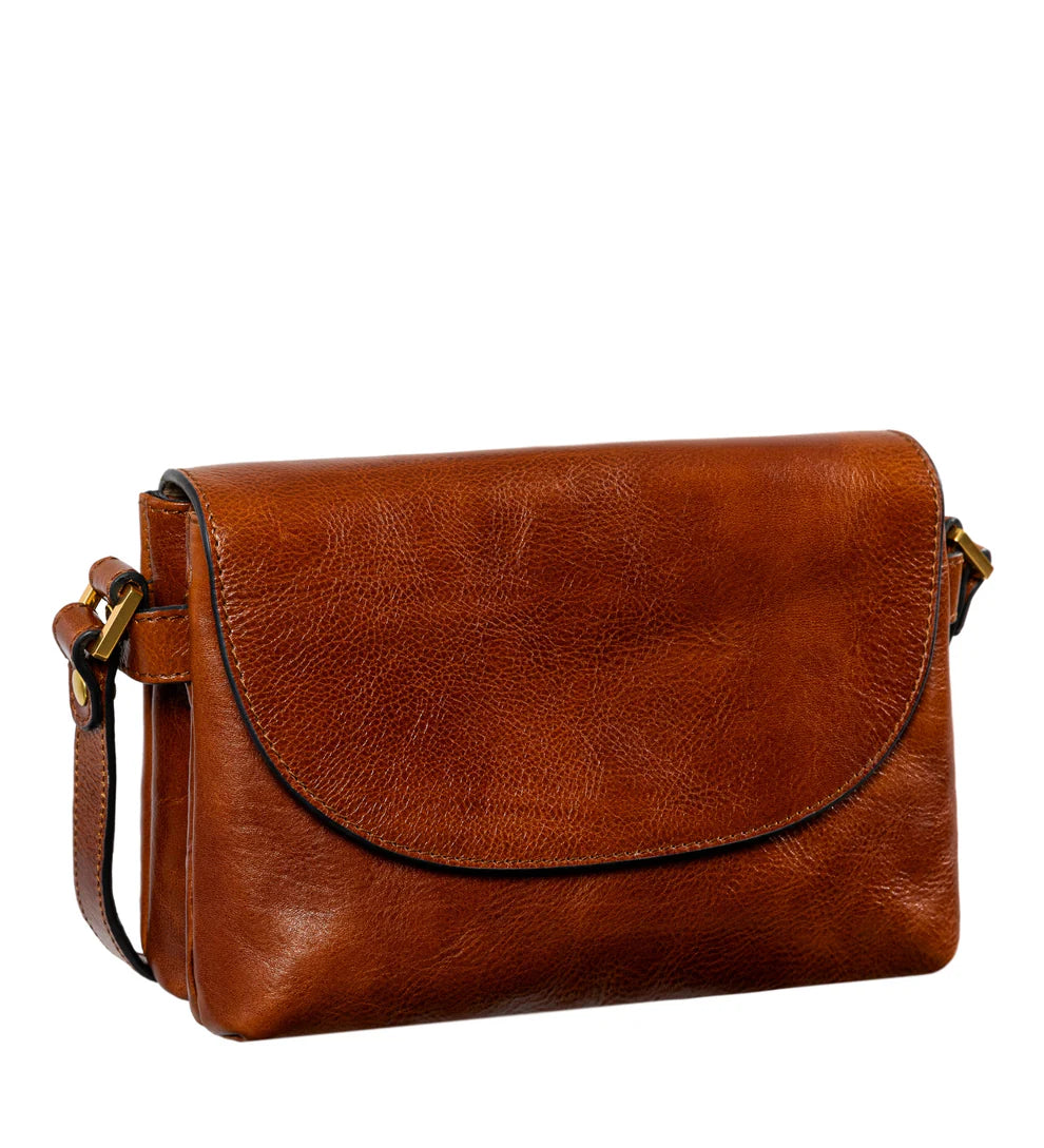 Umhängetasche|Crossover 24 x 17cm in Cognac aus Leder mit Überschlag - leder-accessoires.com