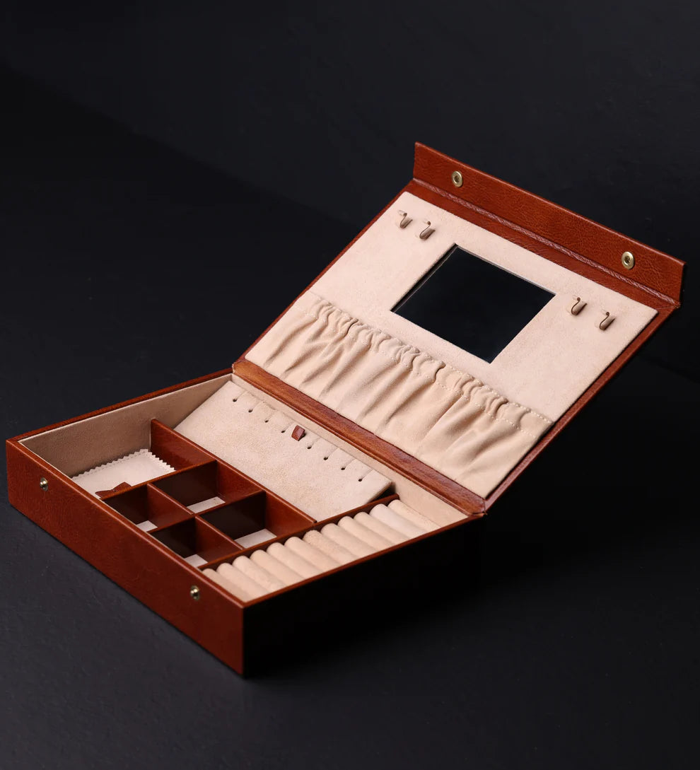 Schmuckdose 29,5 x 20,5m in Cognac mit Deckel und Druckknöpfen - leder-accessoires.com