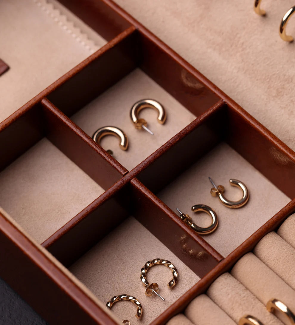Schmuckdose 29,5 x 20,5m in Cognac mit Deckel und Druckknöpfen - leder-accessoires.com